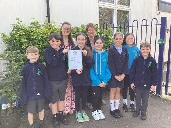 Children from Sonning Common Primary School proudly displaying their Gold certificate
